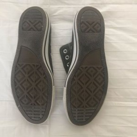 Converse All Stars Chuck Taylor - Low Top - Men 10, Women 12 - Picture 2 of 9